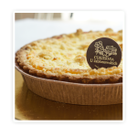 Tarta serowa- Delikatne kruche ciasto wypełnione puszystą masą serową , wykończona kruszonką.